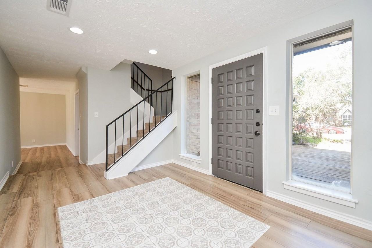16505 Cornwall St - Photo 3 of 31