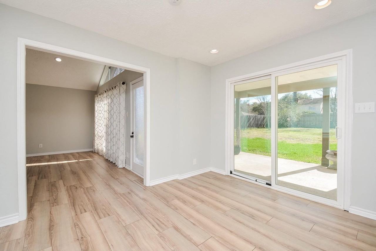 16505 Cornwall St - Photo 4 of 31