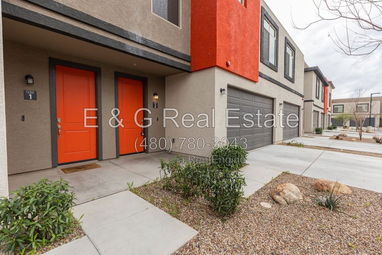 2950 N 38th St #2 - Photo 3 of 40