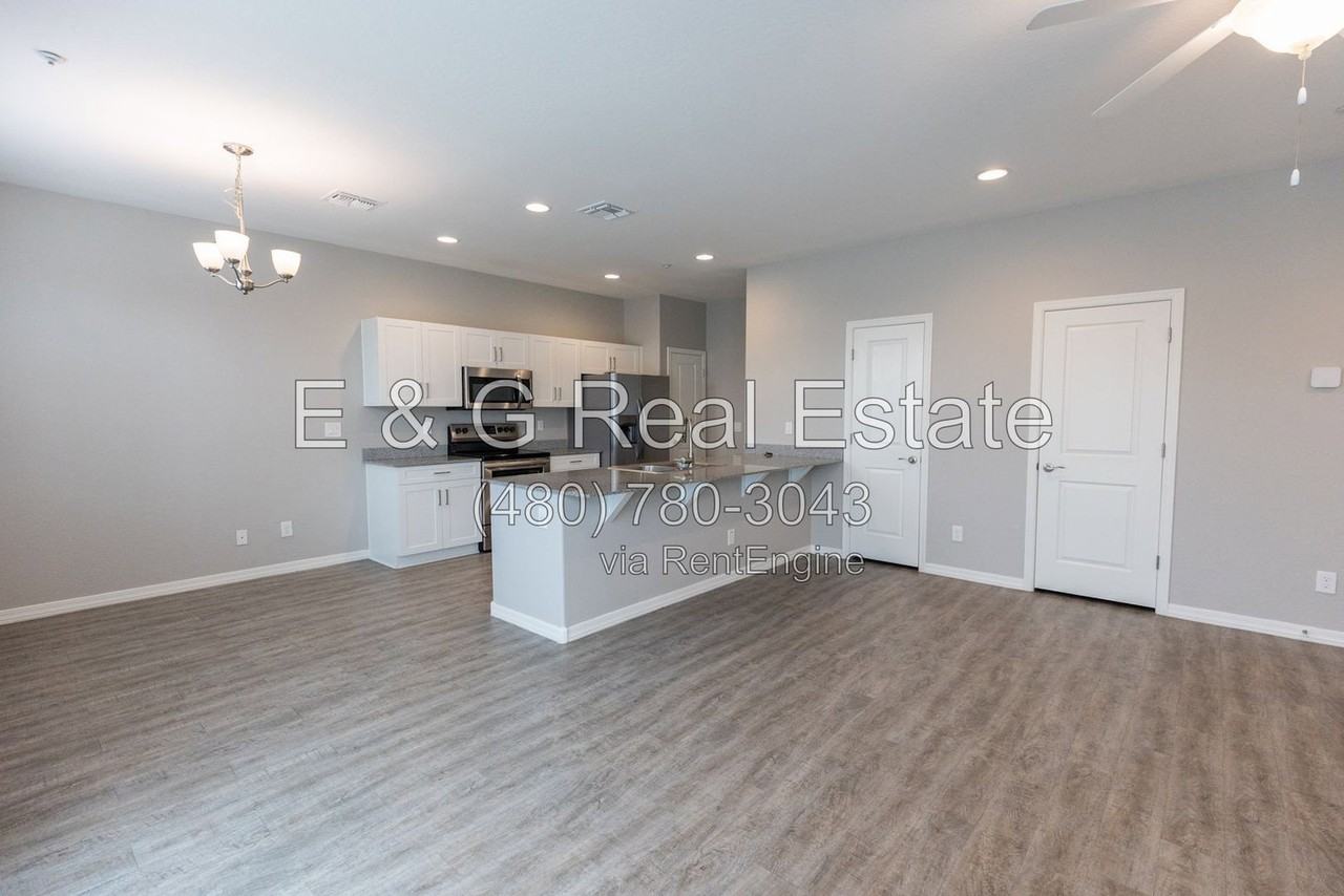 2950 N 38th St #2 - Photo 6 of 40