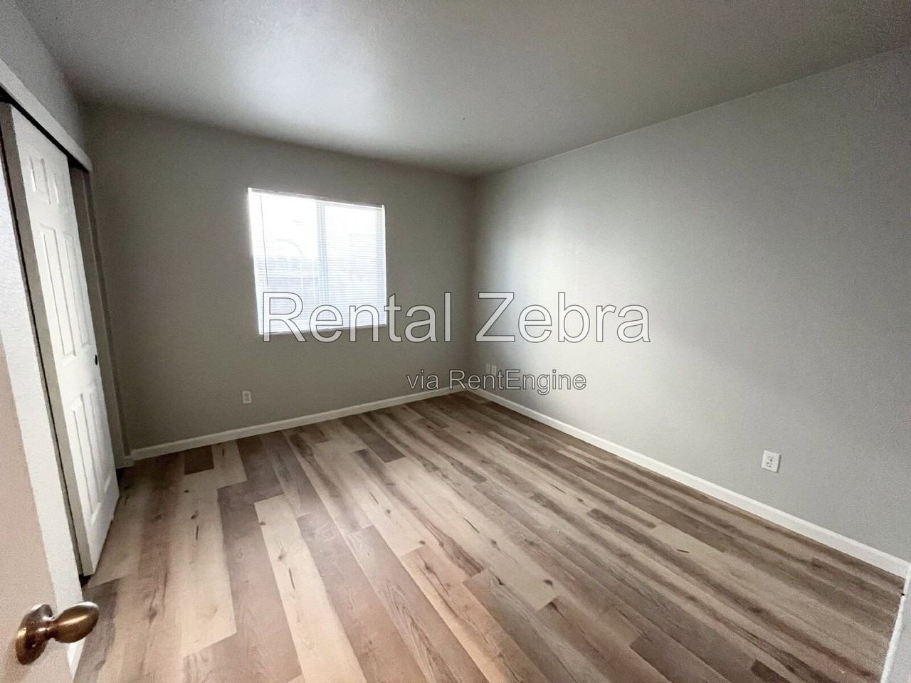 1386 Dynes St - Photo 3 of 21