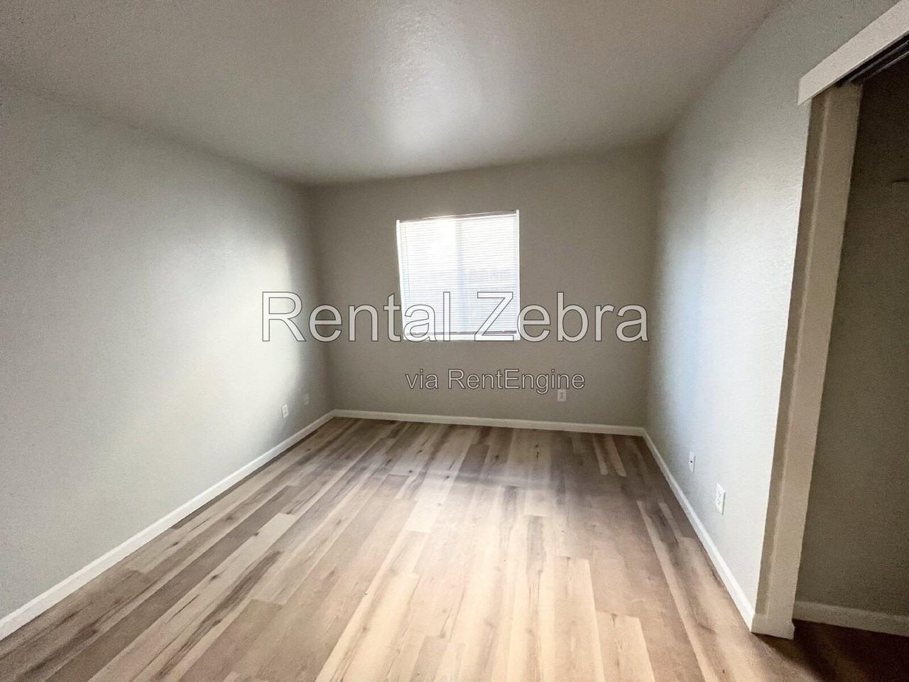 1386 Dynes St - Photo 4 of 21