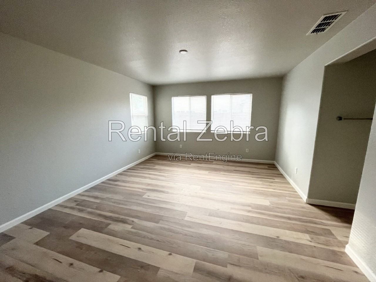 1386 Dynes St - Photo 6 of 21