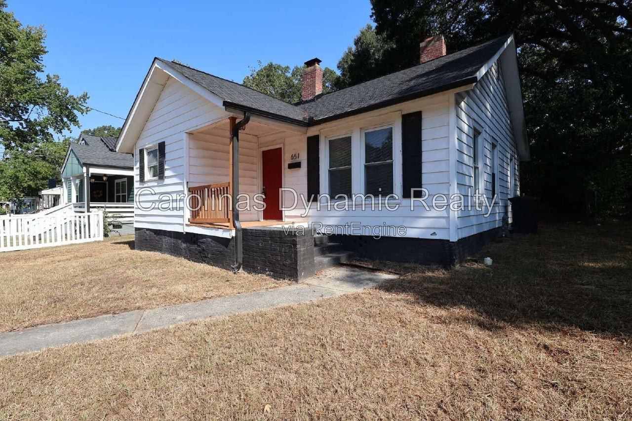 651 Flint St - Photo 3 of 39