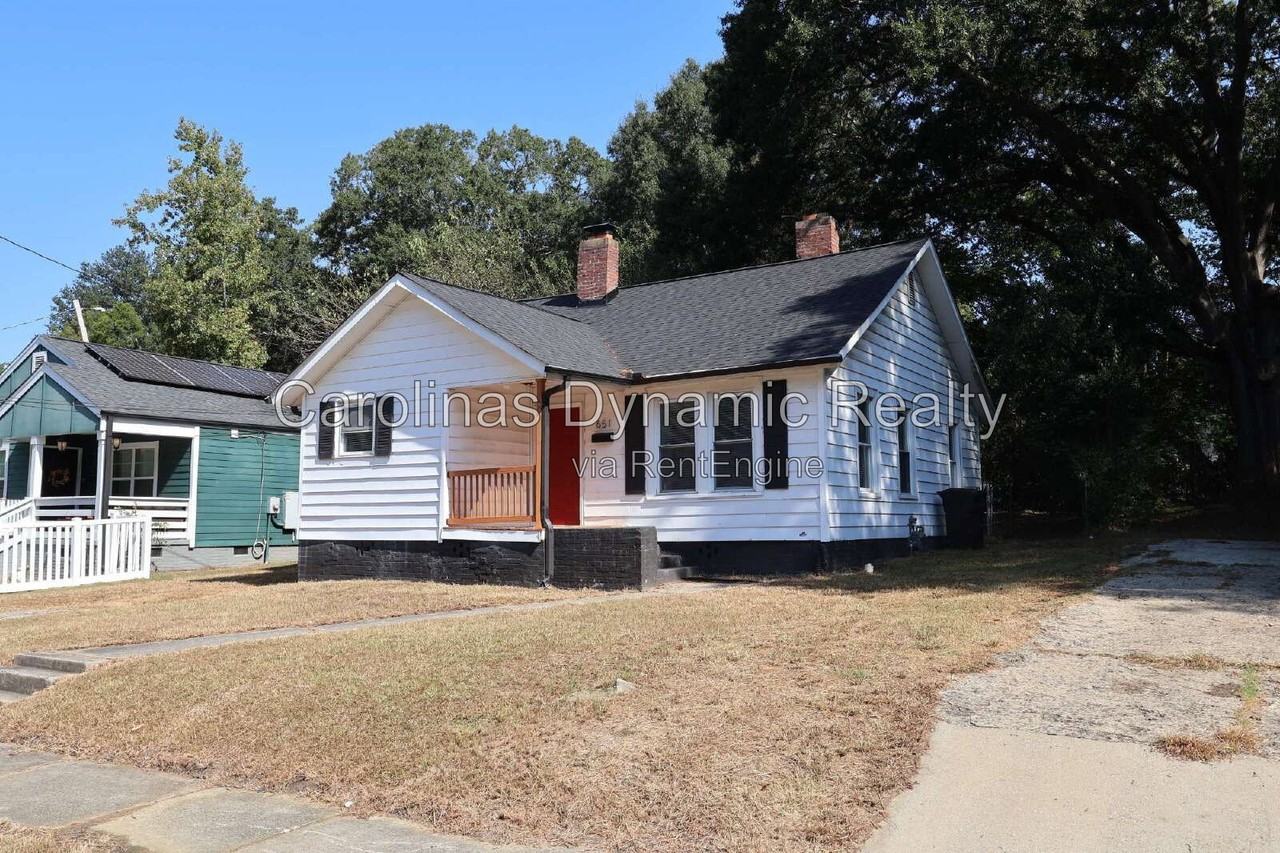 651 Flint St - Photo 5 of 39