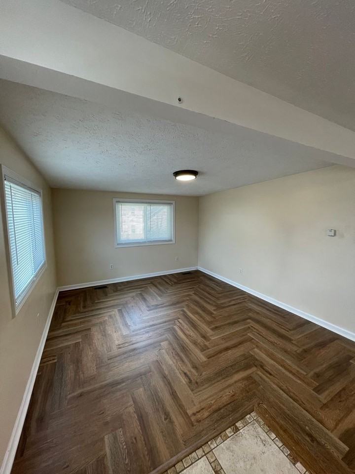 121 Parchmount Ave #D - Photo 3 of 12