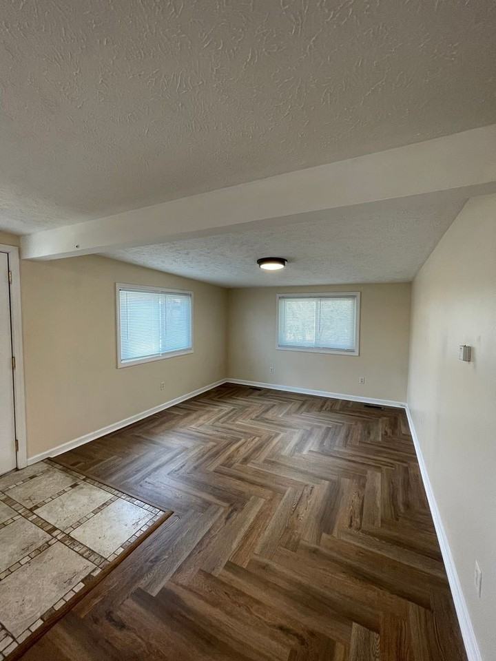 121 Parchmount Ave #D - Photo 4 of 12