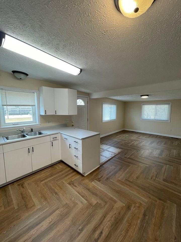121 Parchmount Ave #D - Photo 7 of 12