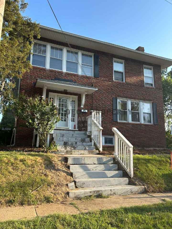 901 Dwyer Ave - Photo 2 of 18