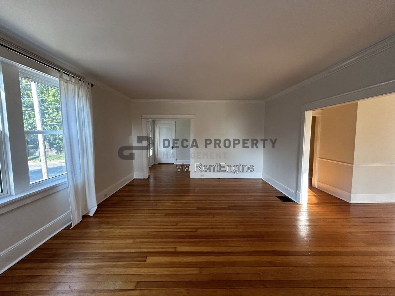 901 Dwyer Ave - Photo 4 of 18