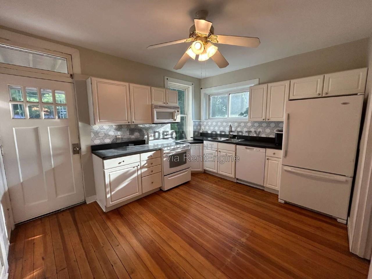 901 Dwyer Ave - Photo 7 of 18