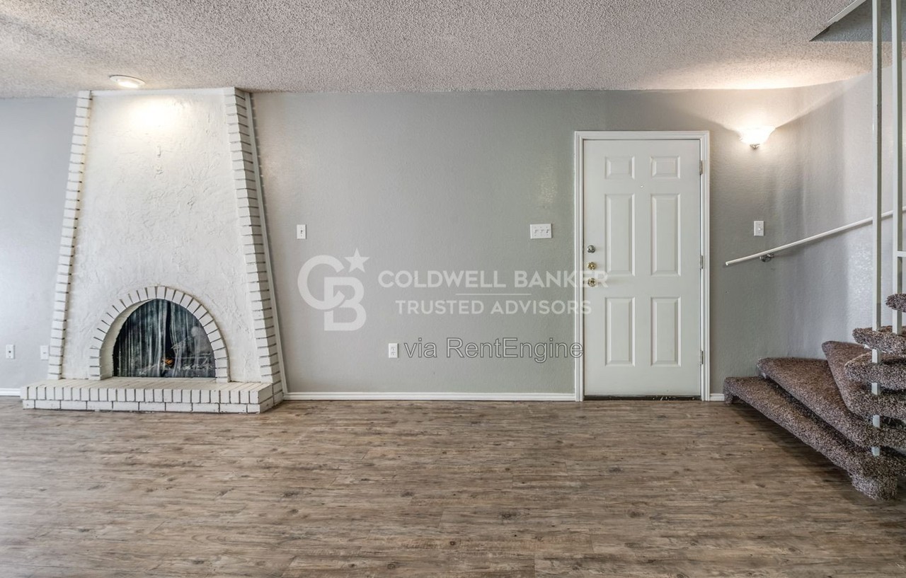 5326 Kenosha Ave - Photo 2 of 27