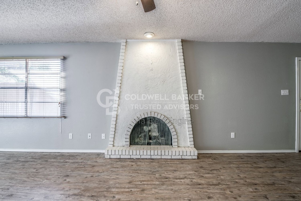 5326 Kenosha Ave - Photo 4 of 27