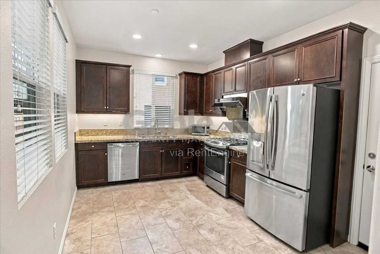 24266 Verdugo Cir - Photo 4 of 27