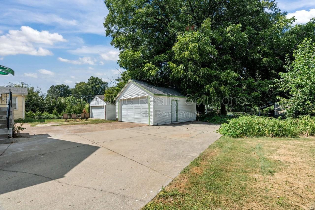 217 Courtland Ave - Photo 3 of 48