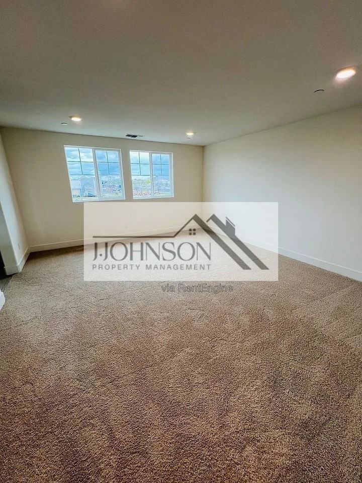 16492 Bandon Ln - Photo 2 of 12
