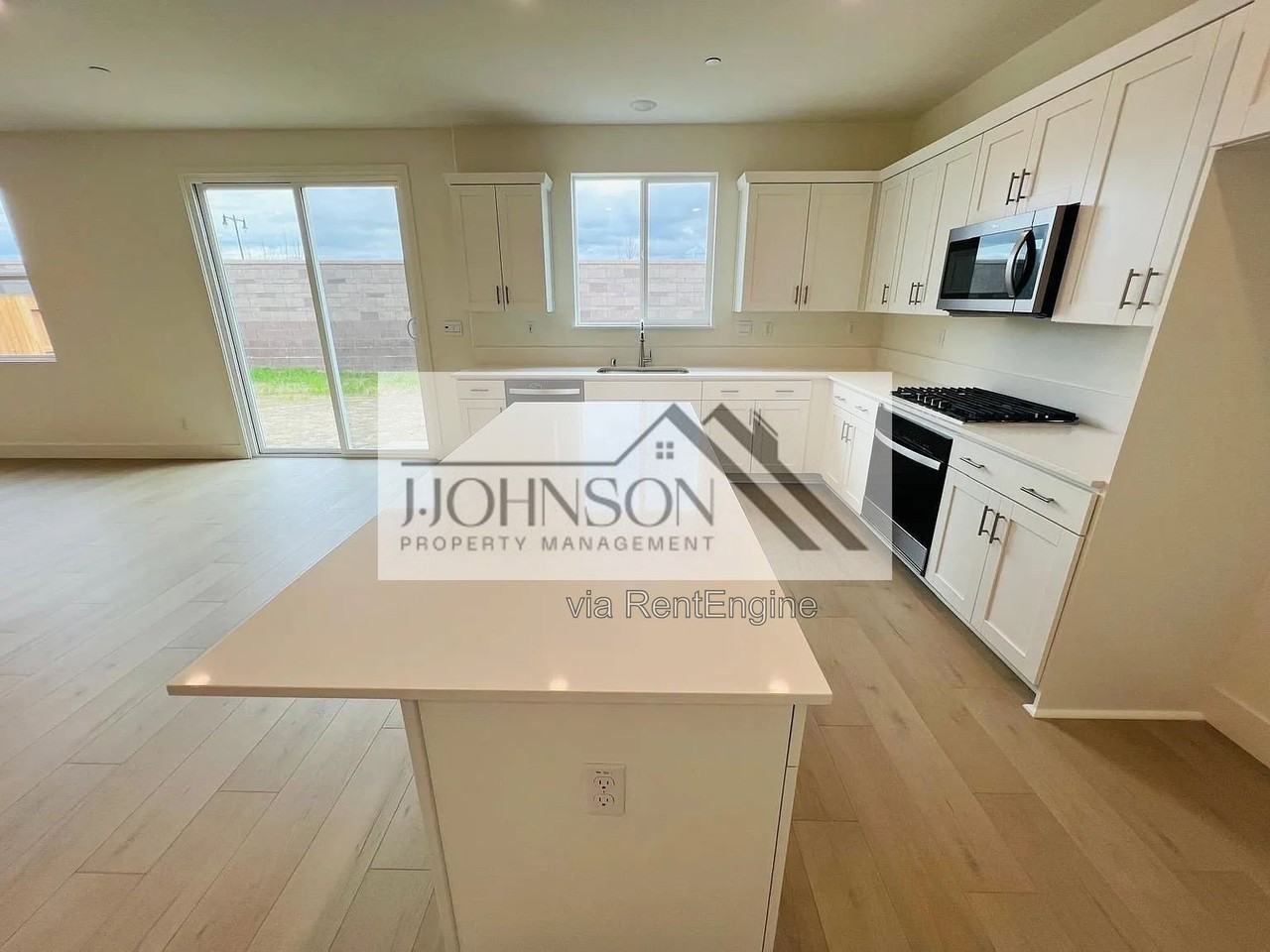 16492 Bandon Ln - Photo 4 of 12