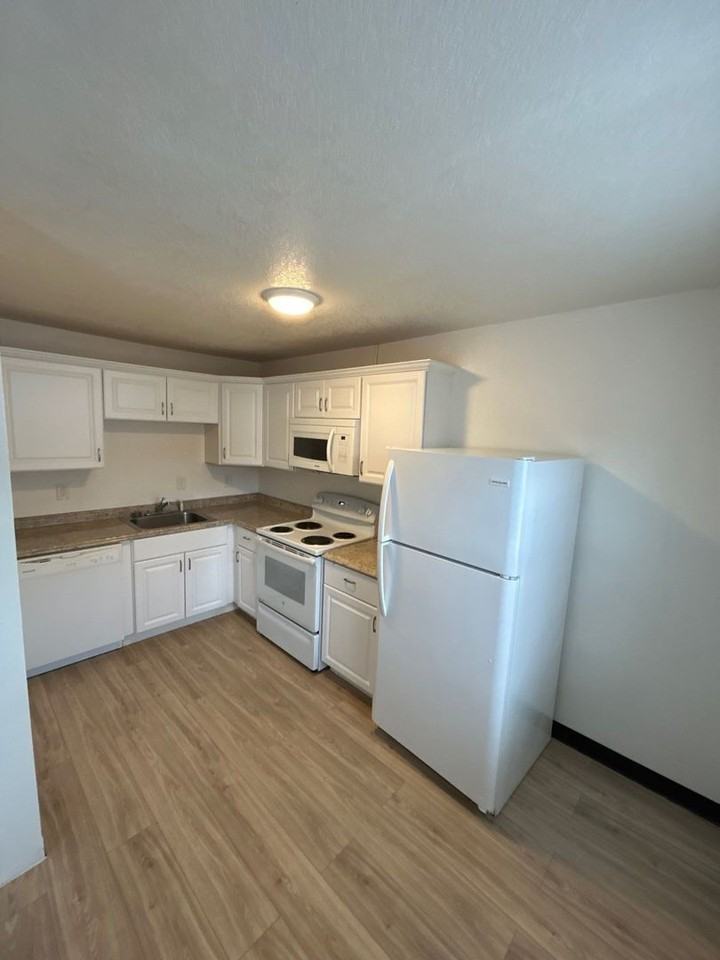 1358 12th St Se - Photo 6 of 11