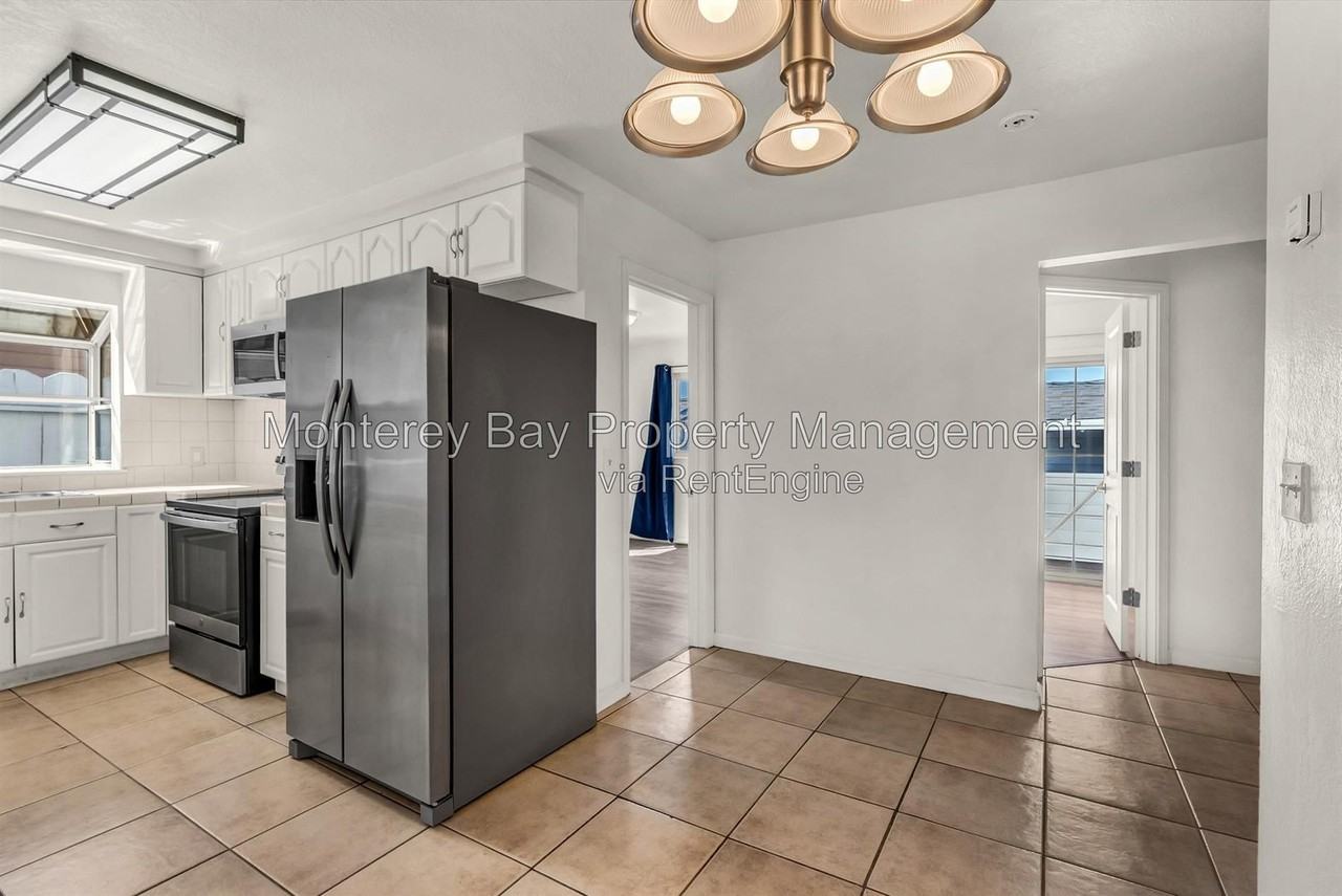 1693 Goodwin St - Photo 7 of 23