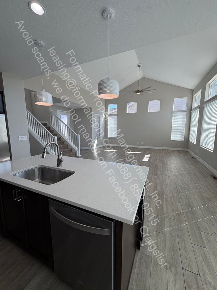 4340 Mt Shavano St - Photo 3 of 16
