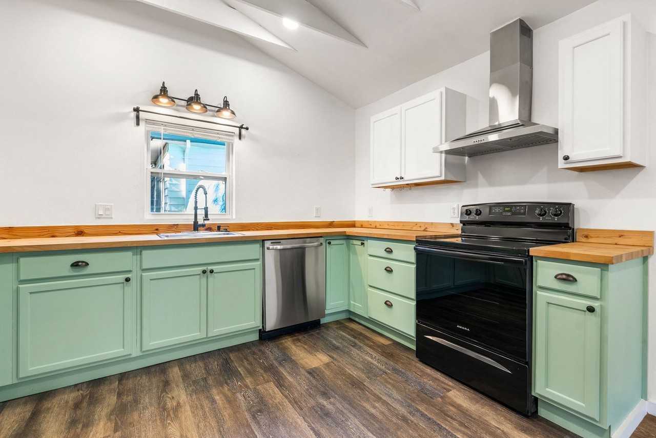 220 Se 157th Ave - Photo 4 of 19