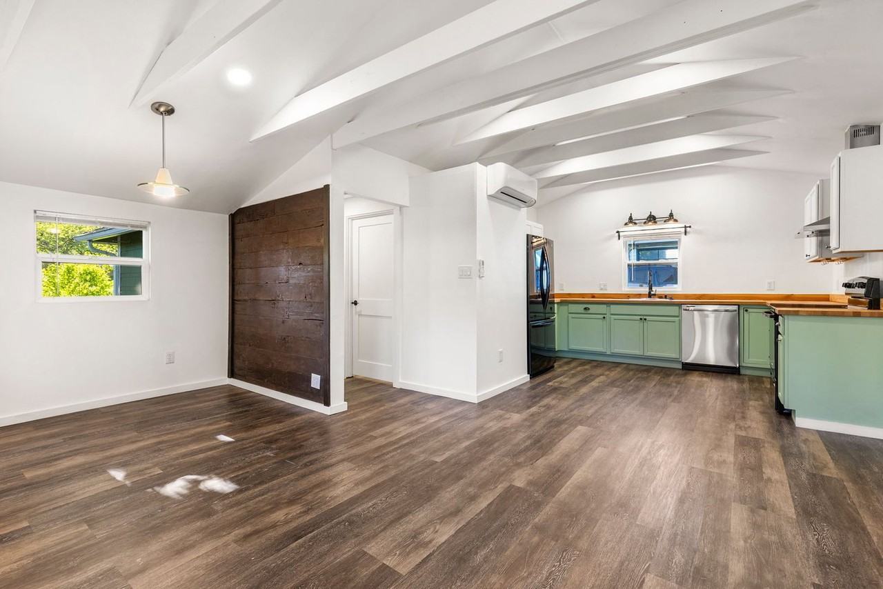 220 Se 157th Ave - Photo 6 of 19