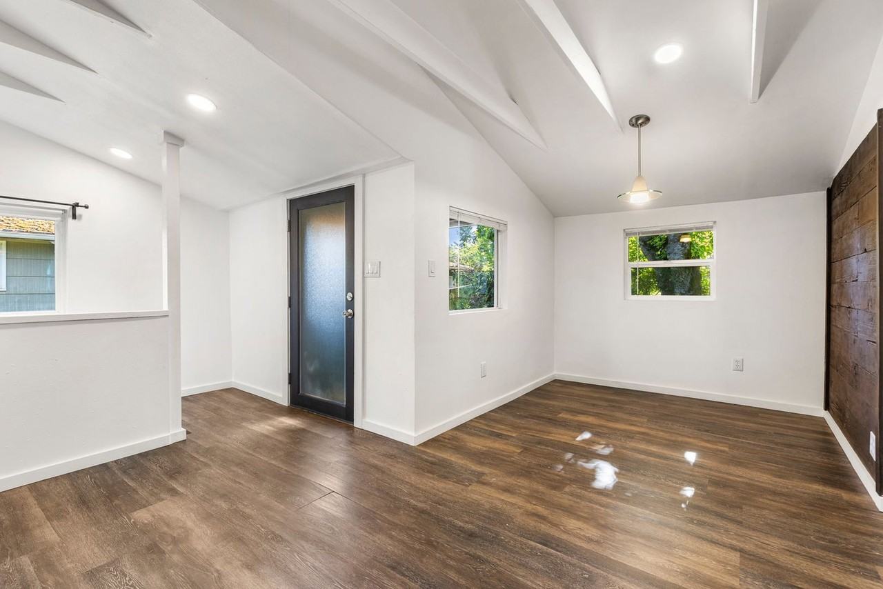 220 Se 157th Ave - Photo 7 of 19