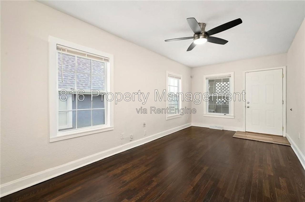2206 E 58th St - Photo 3 of 11