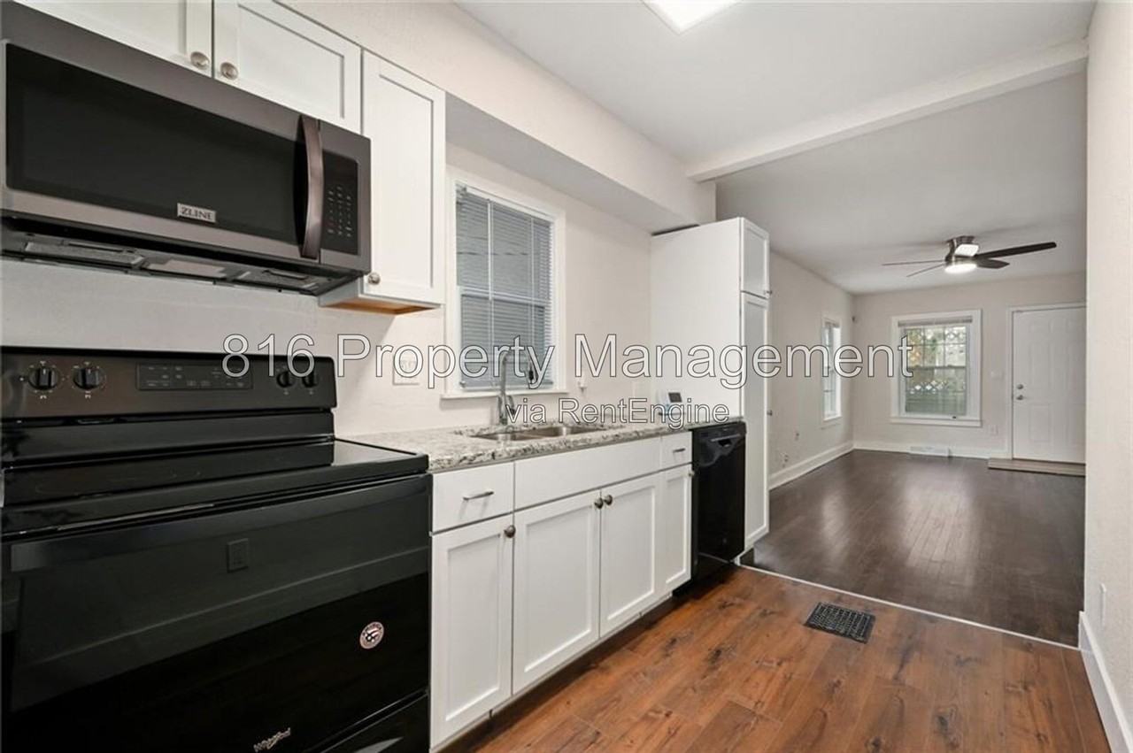 2206 E 58th St - Photo 6 of 11
