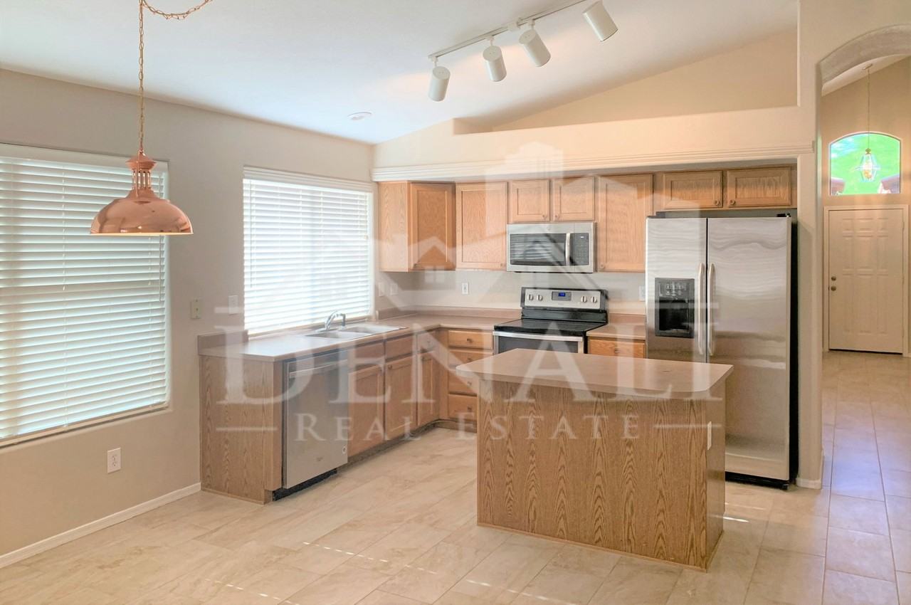 1723 E Erie St - Photo 6 of 22