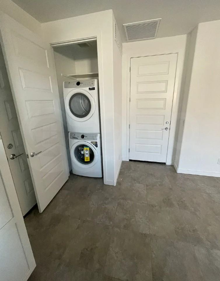 9224 W Montecito Ave - Photo 3 of 10