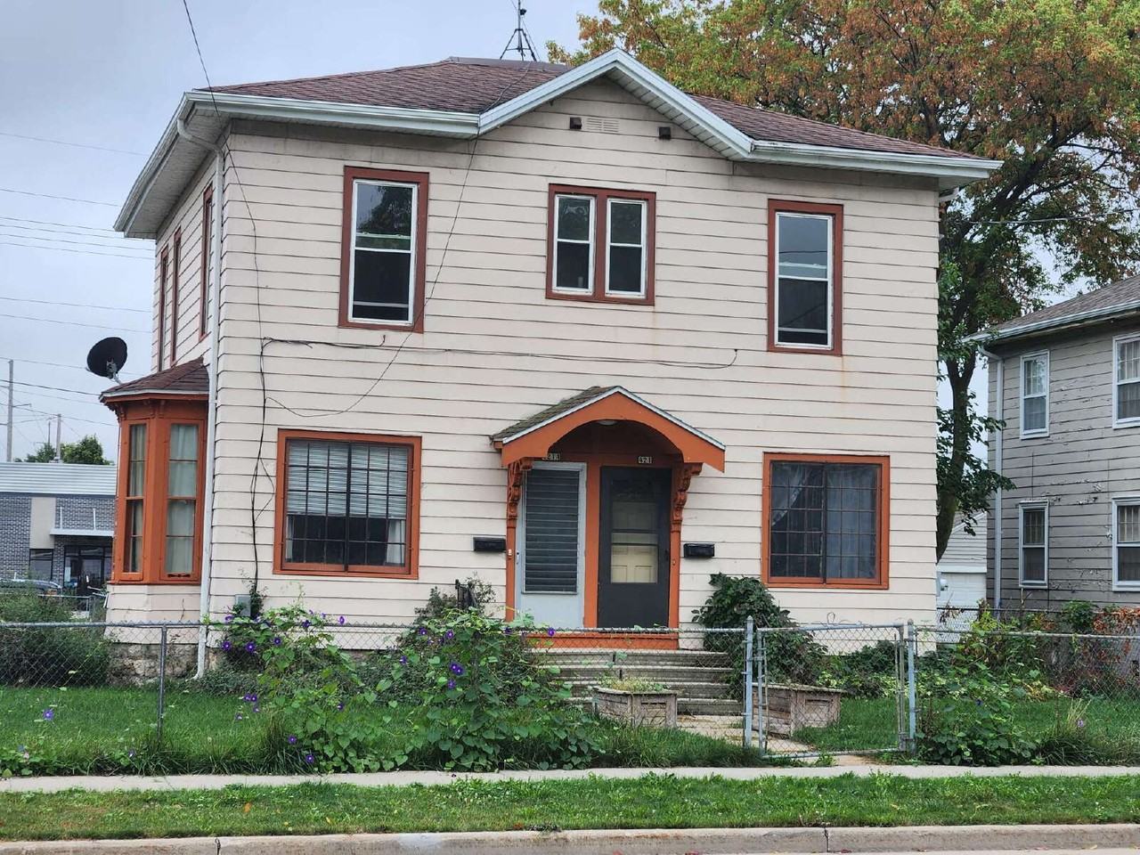421 Otter Ave - Photo 2 of 16