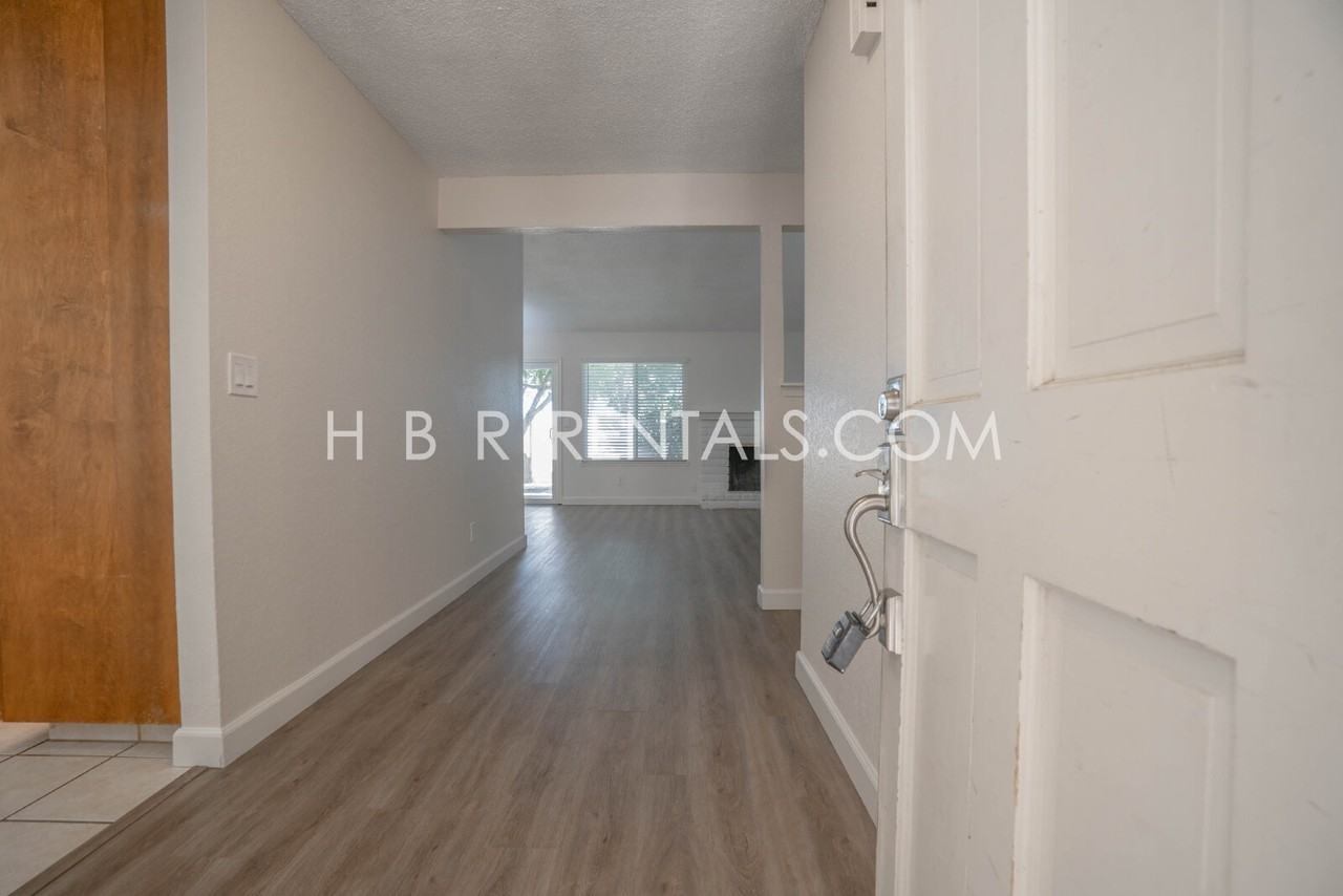 1107 Douglas Fir Dr - Photo 4 of 33