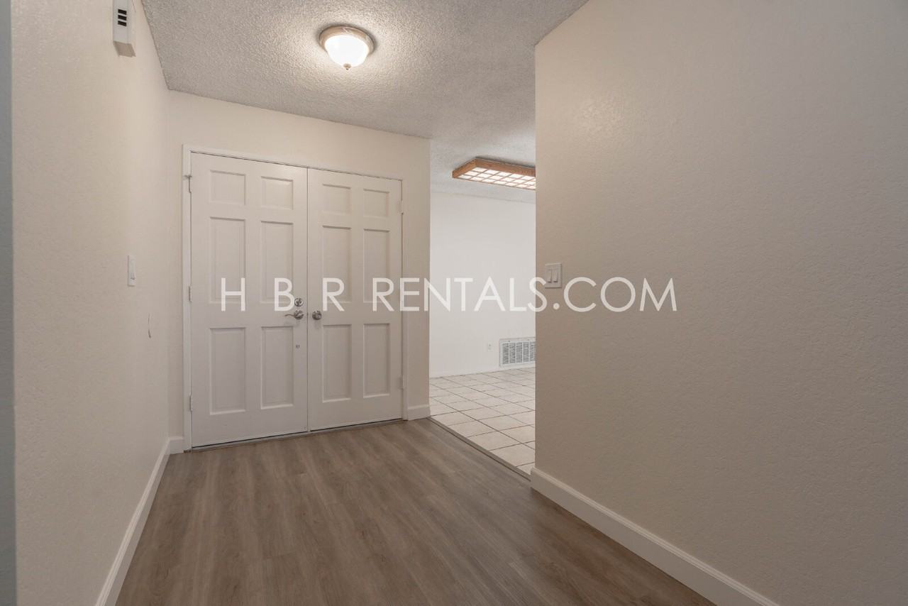 1107 Douglas Fir Dr - Photo 5 of 33