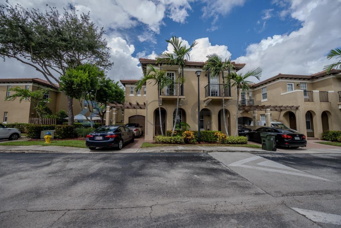 6880 Julia Gardens Dr - Photo 2 of 46