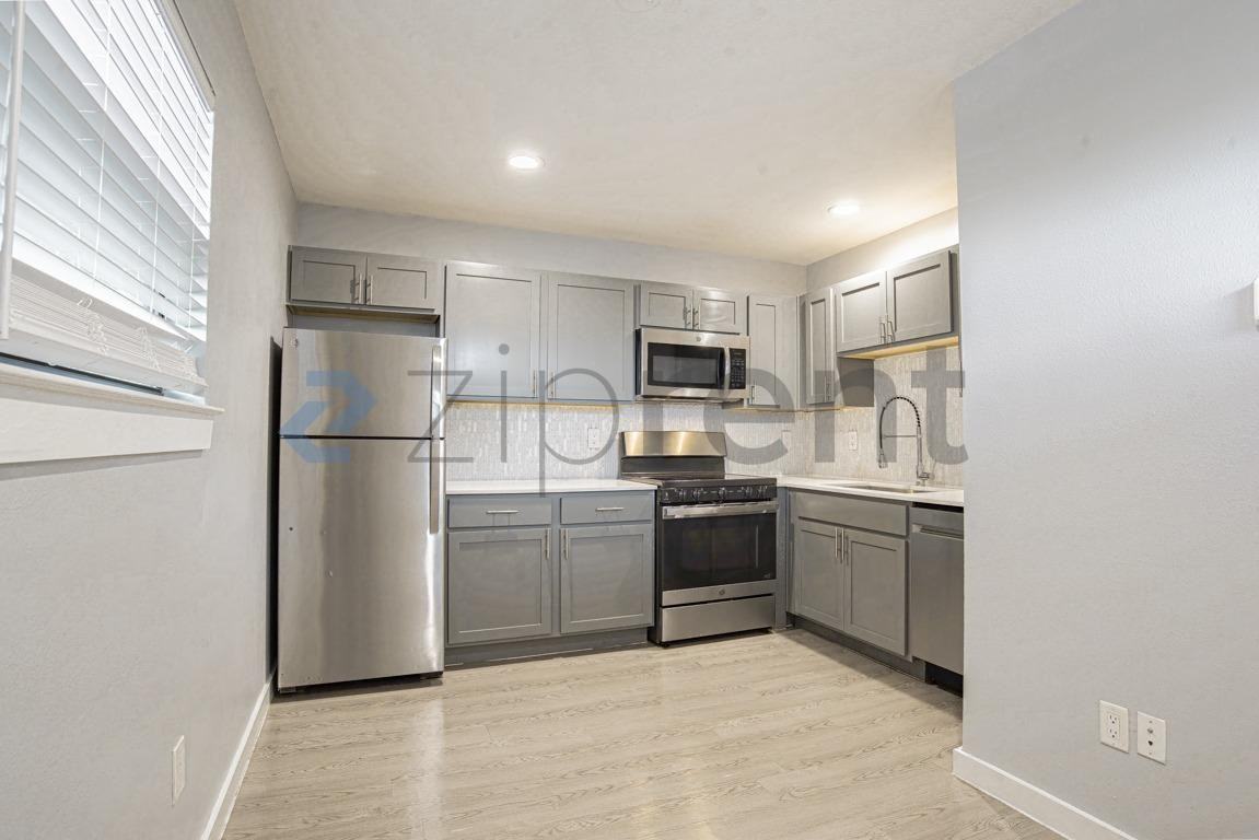4400 San Jacinto St #204 - Photo 7 of 16