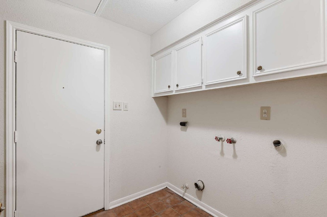 7935 Yellow Pine Dr - Photo 2 of 23