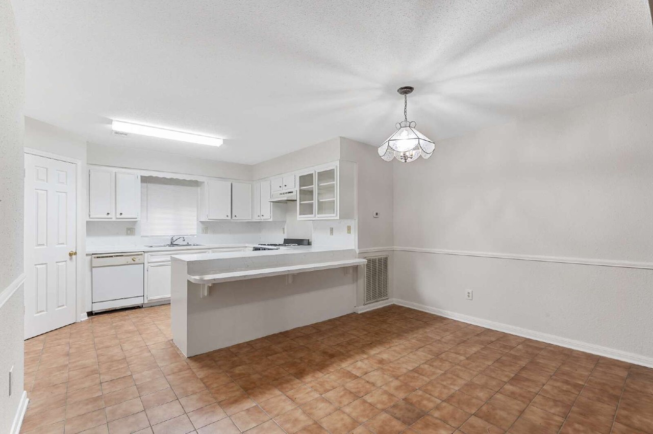 7935 Yellow Pine Dr - Photo 3 of 23