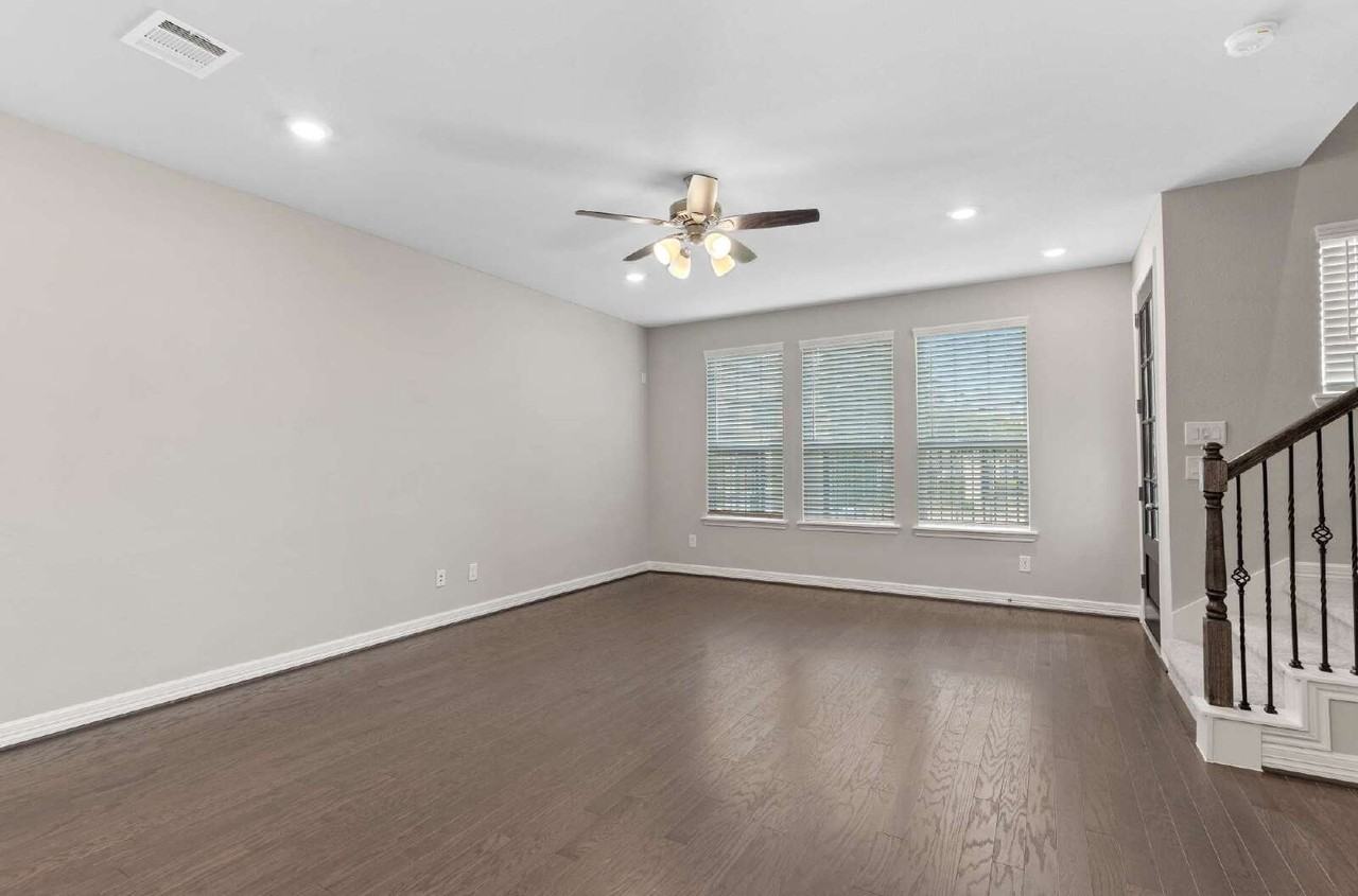 9511 Towne Lake Pkwy - Photo 3 of 17