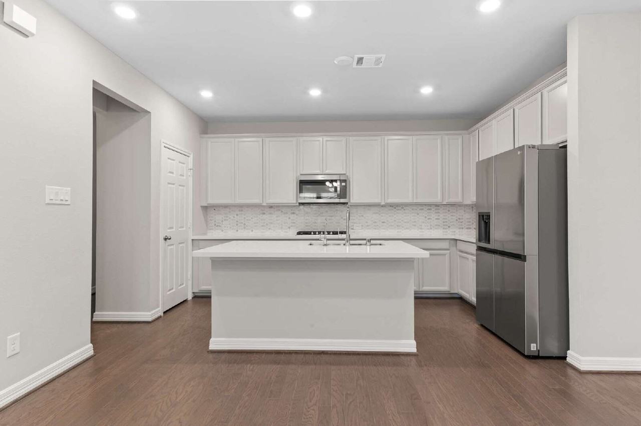 9511 Towne Lake Pkwy - Photo 4 of 17