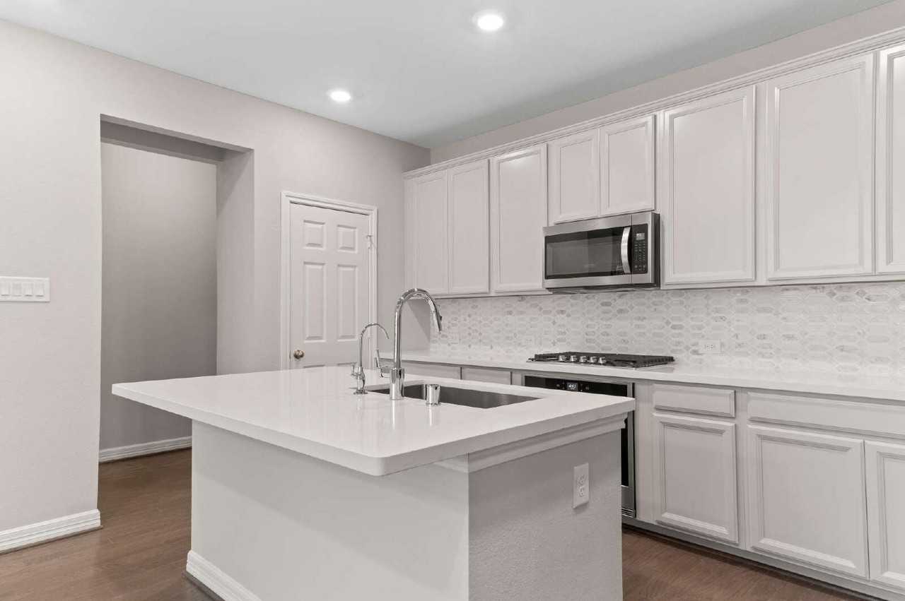9511 Towne Lake Pkwy - Photo 5 of 17