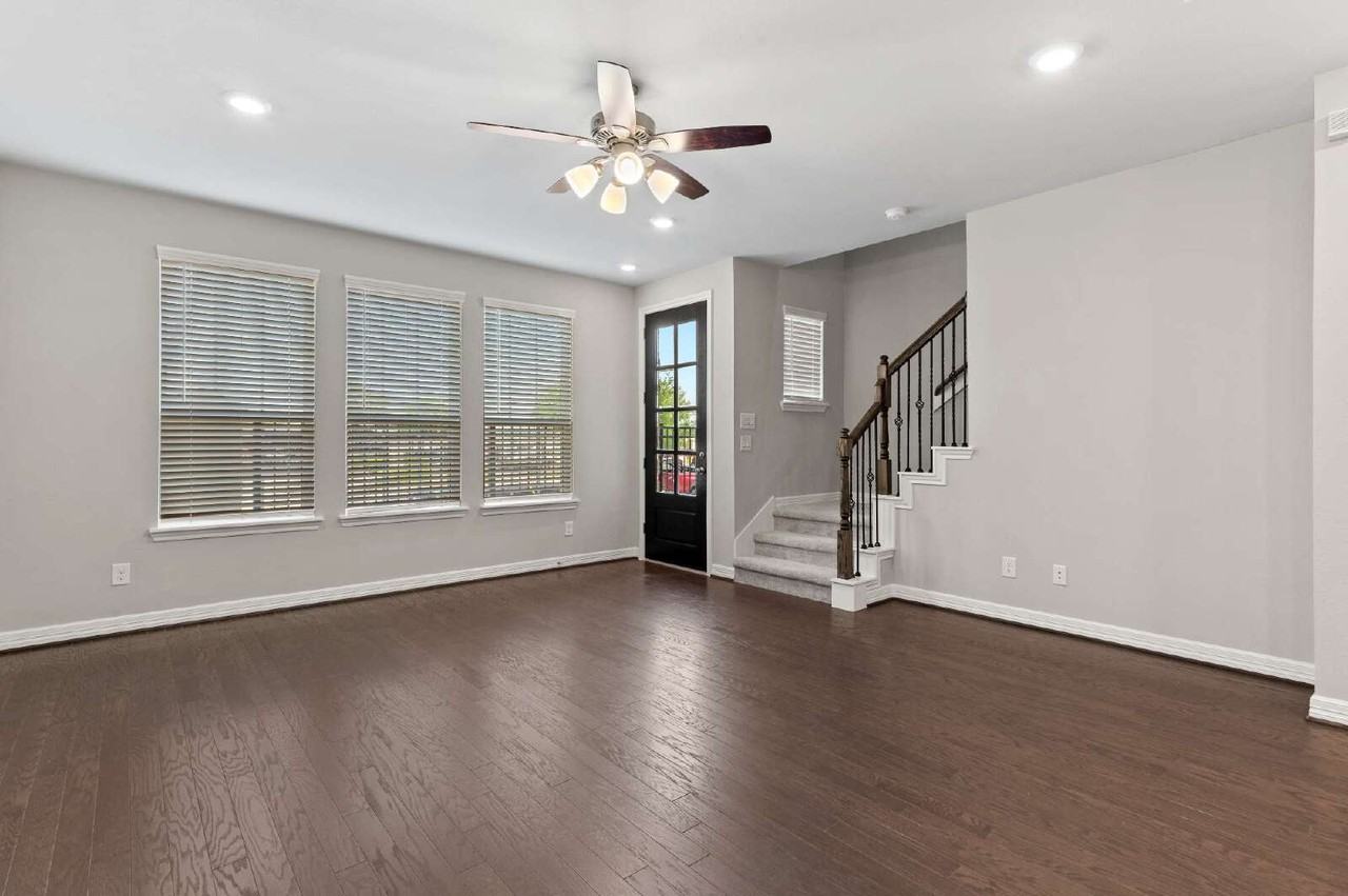 9511 Towne Lake Pkwy - Photo 6 of 17