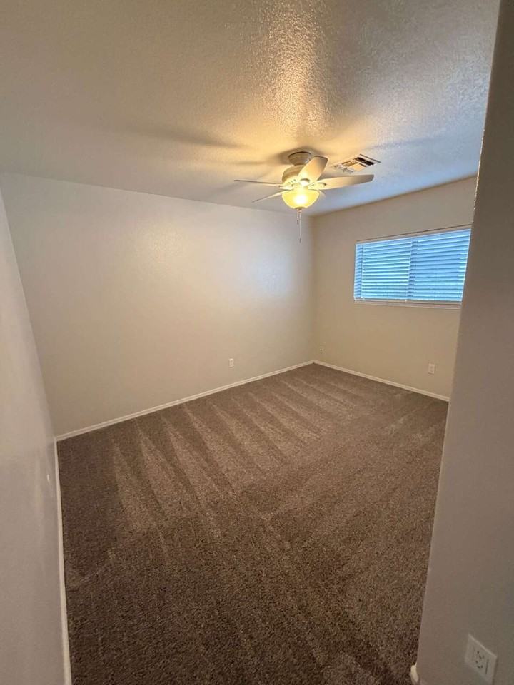 13564 W Fargo Dr - Photo 5 of 27