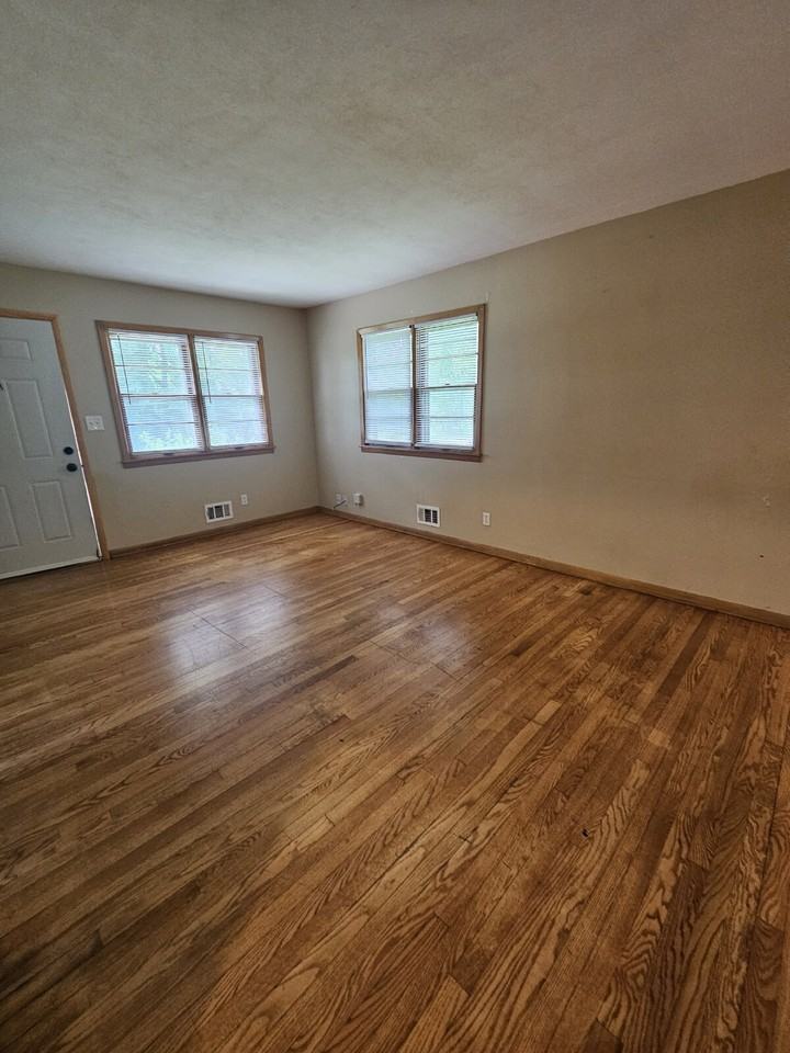 409 W Linden Ave - Photo 2 of 11