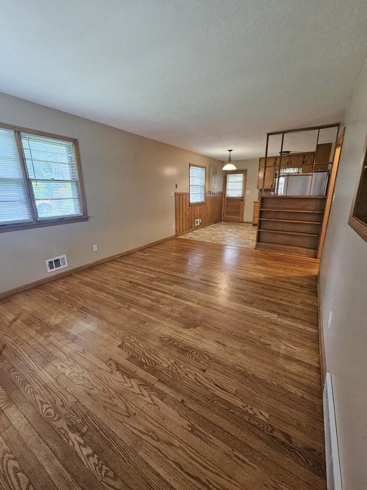 409 W Linden Ave - Photo 3 of 11