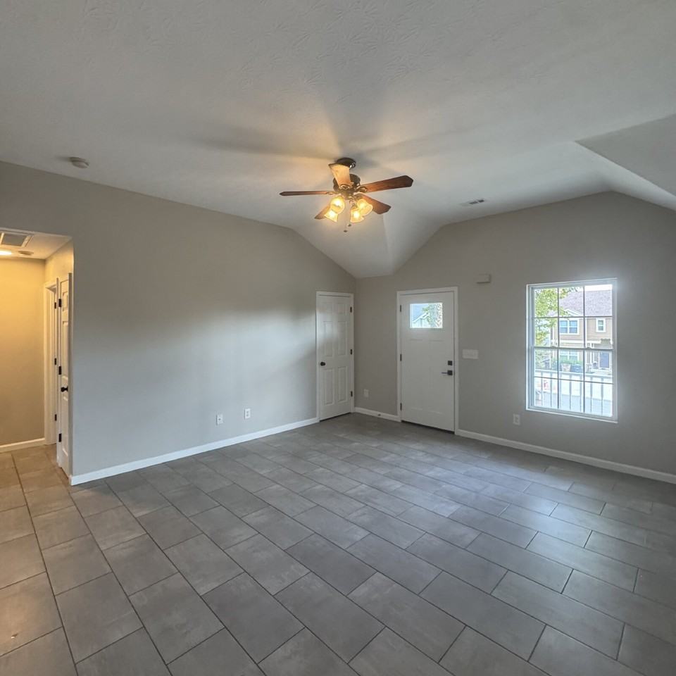 2214 Burns St - Photo 2 of 19