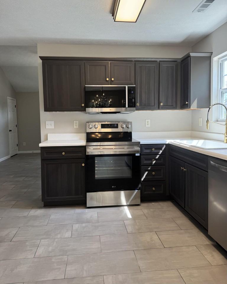 2214 Burns St - Photo 5 of 19