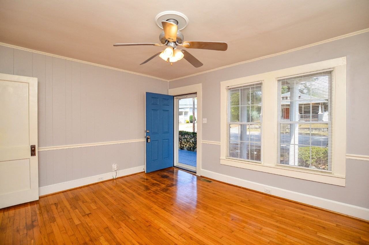 542 E Black St - Photo 5 of 23