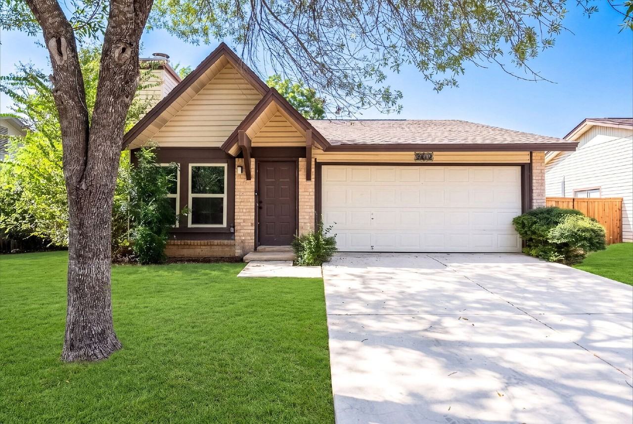 9410 Valley Bnd - Photo 2 of 32