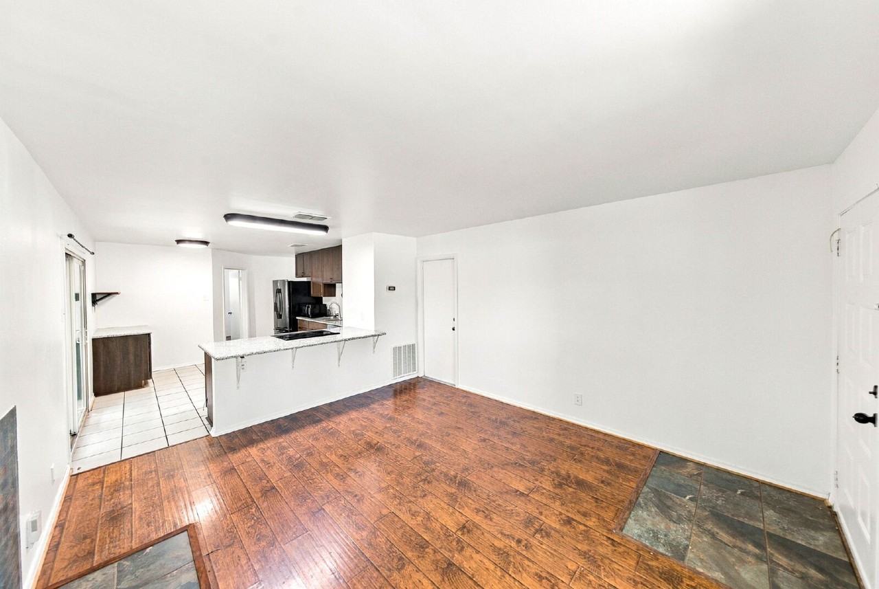 9410 Valley Bnd - Photo 6 of 32